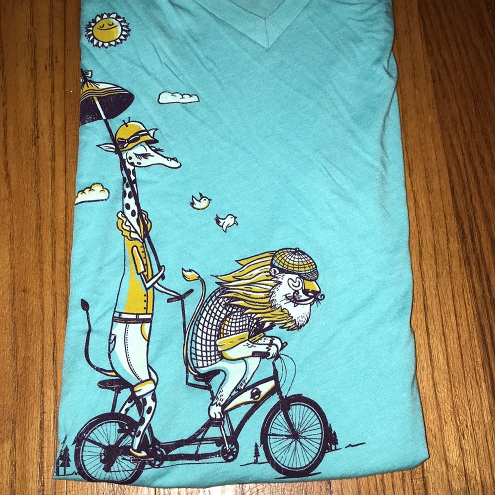 🚲 Women’s Super cute Giraffe Vneck T-shirt 🦒